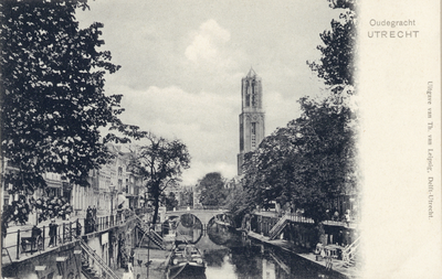 1753 Gezicht op de Oudegracht Tolsteegzijde te Utrecht met op de achtergrond de Hamburgerbrug en rechts daarvan de Domtoren.